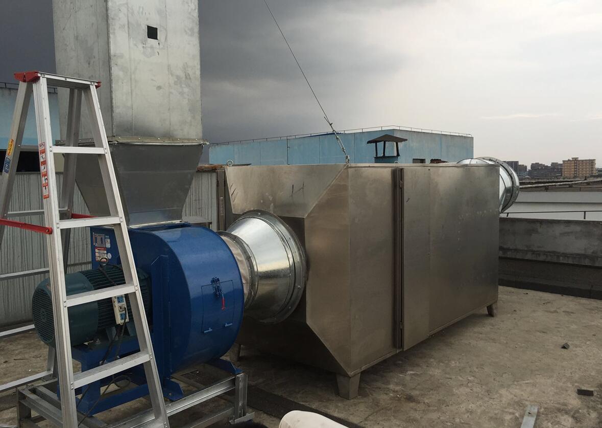 光(guāng)解活性炭一(yī)體(tǐ)機(jī)